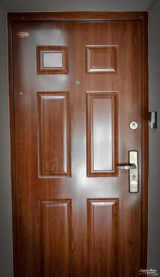 Lovely Central Apartment With Free Parking, Koezponthoz Koezeli 3 Szobas Lakas Gyor Bagian luar foto