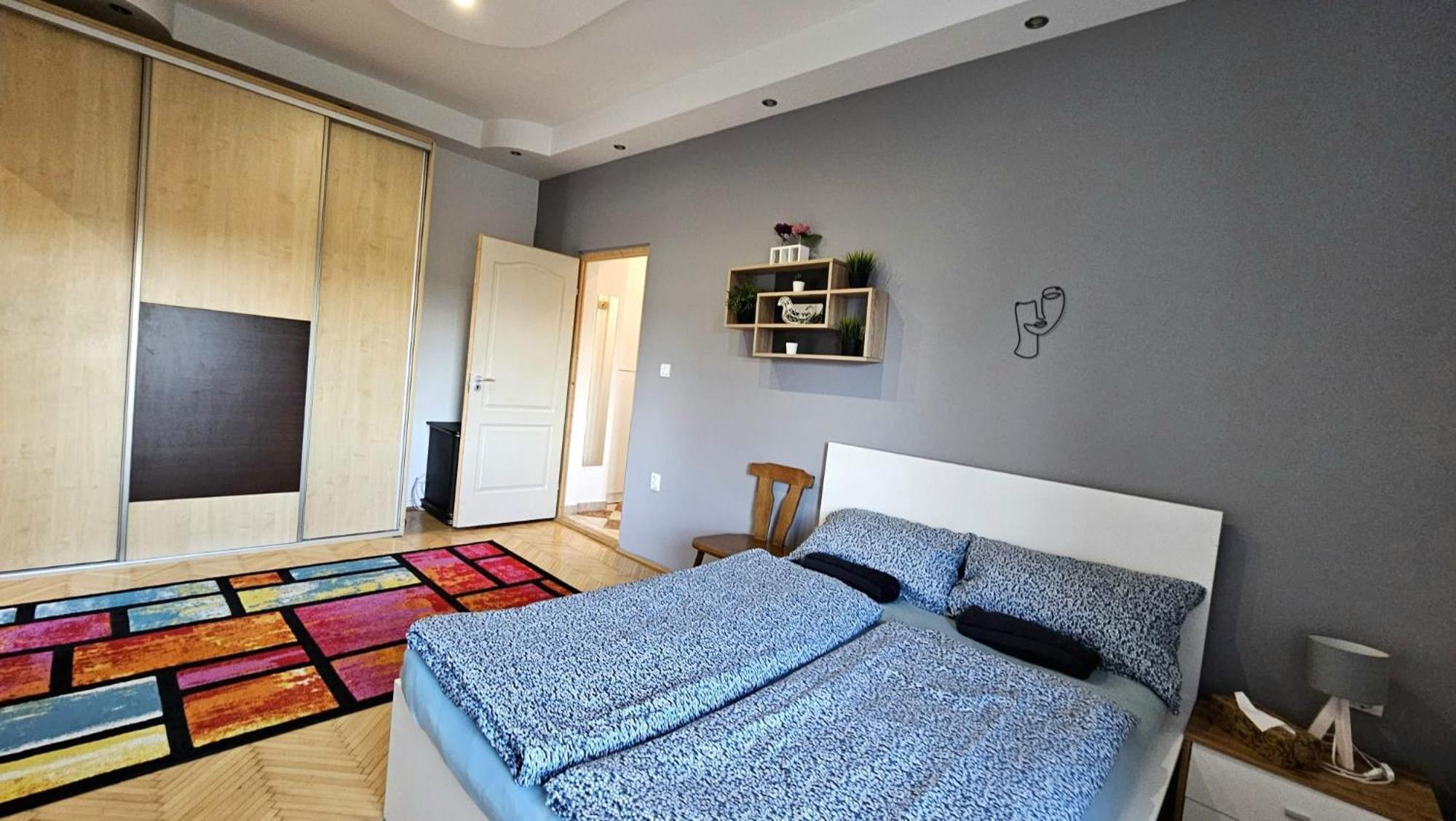 Lovely Central Apartment With Free Parking, Koezponthoz Koezeli 3 Szobas Lakas Gyor Bagian luar foto