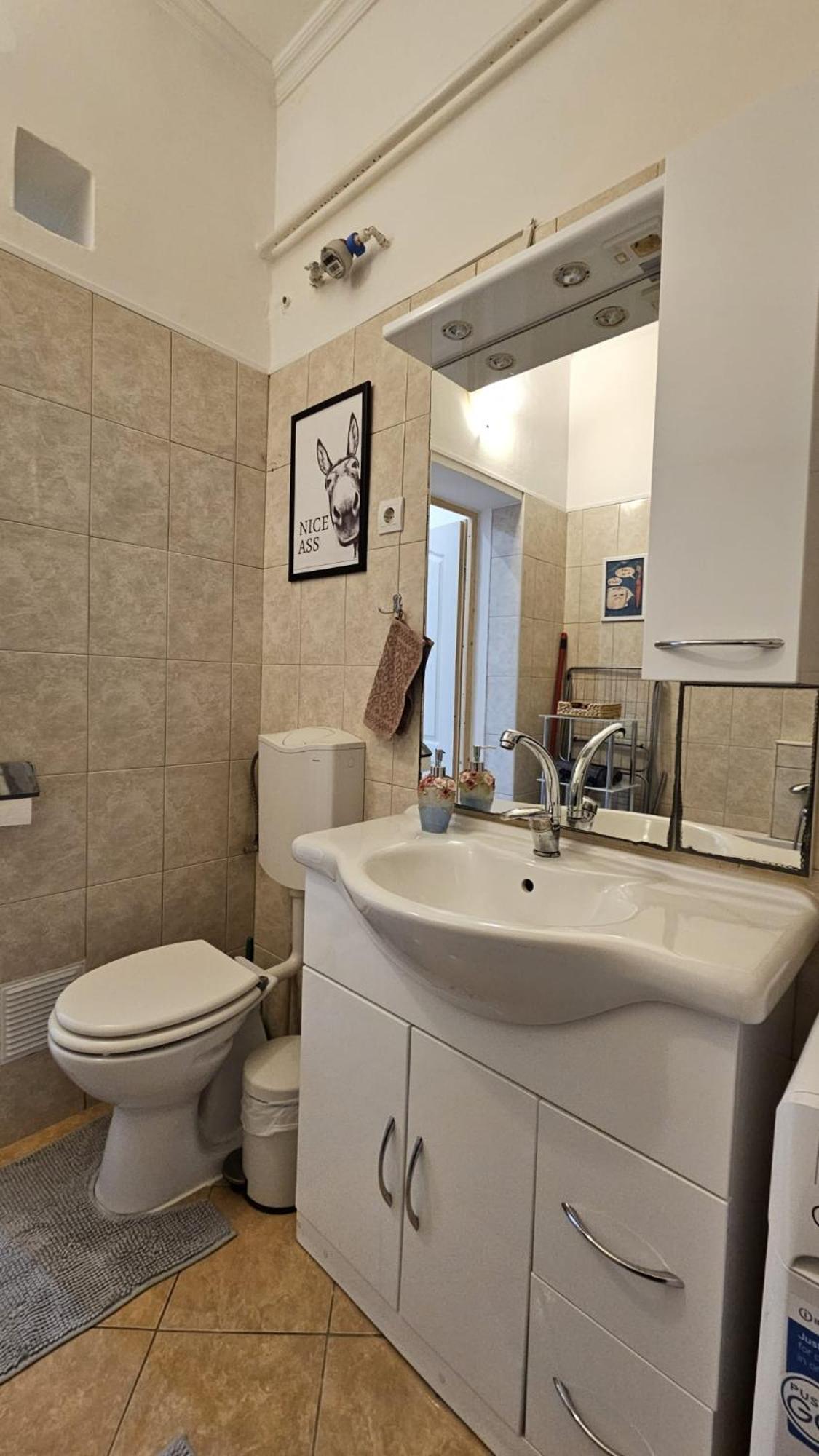 Lovely Central Apartment With Free Parking, Koezponthoz Koezeli 3 Szobas Lakas Gyor Bagian luar foto