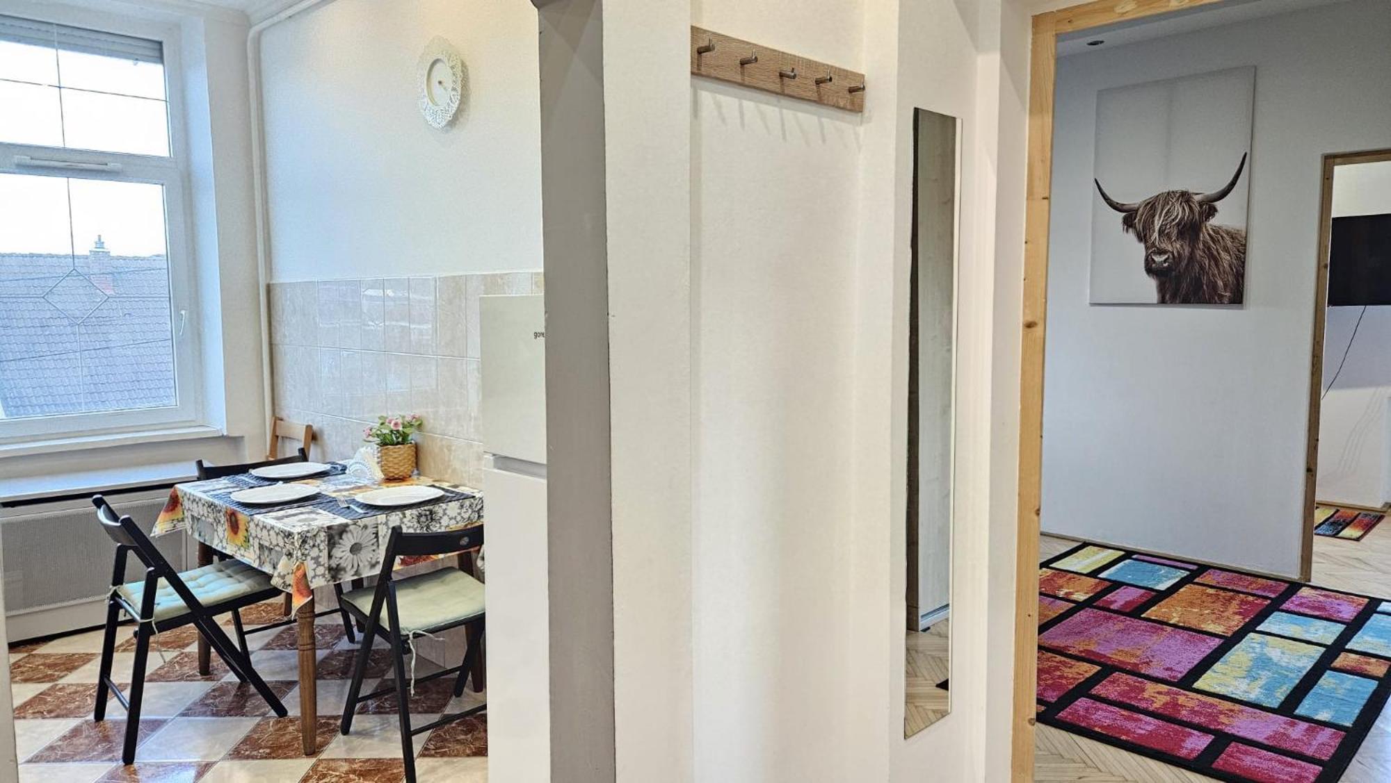 Lovely Central Apartment With Free Parking, Koezponthoz Koezeli 3 Szobas Lakas Gyor Bagian luar foto