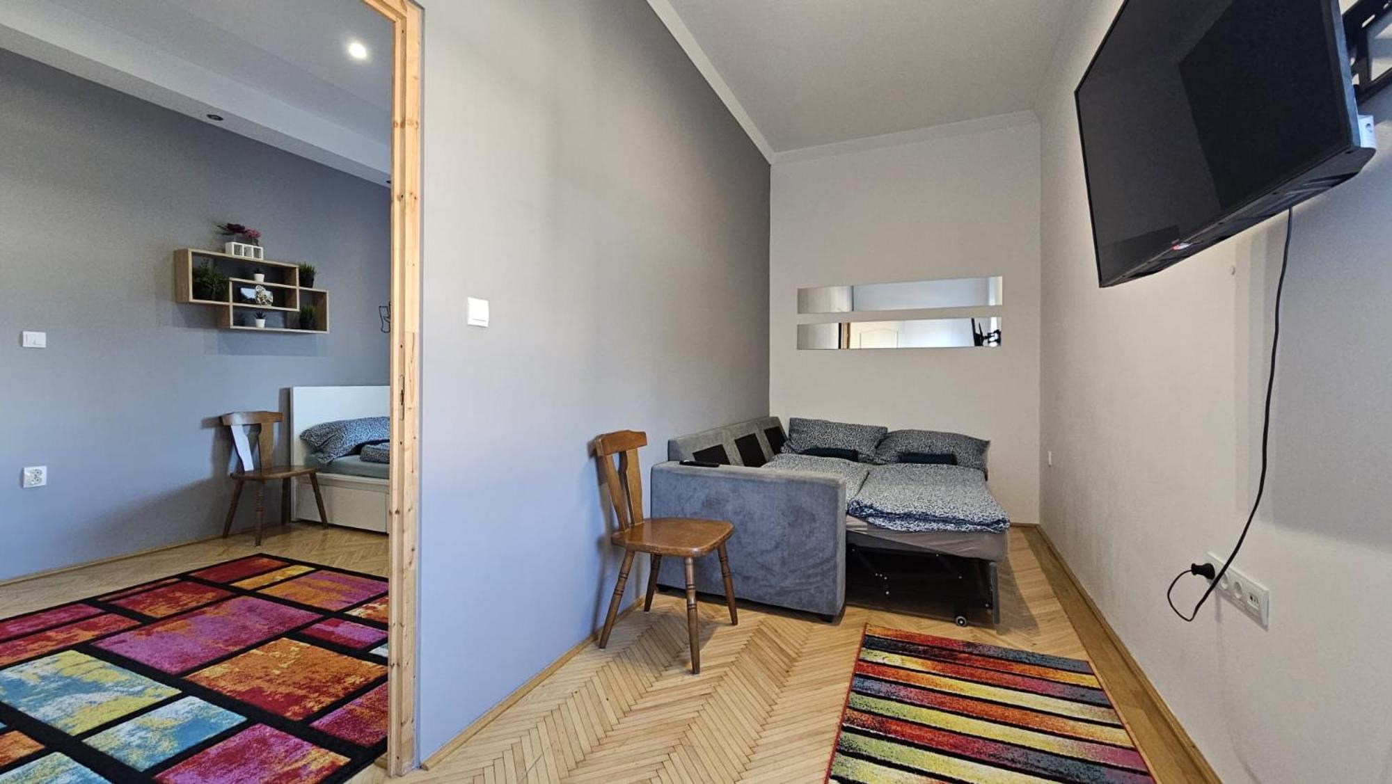 Lovely Central Apartment With Free Parking, Koezponthoz Koezeli 3 Szobas Lakas Gyor Bagian luar foto