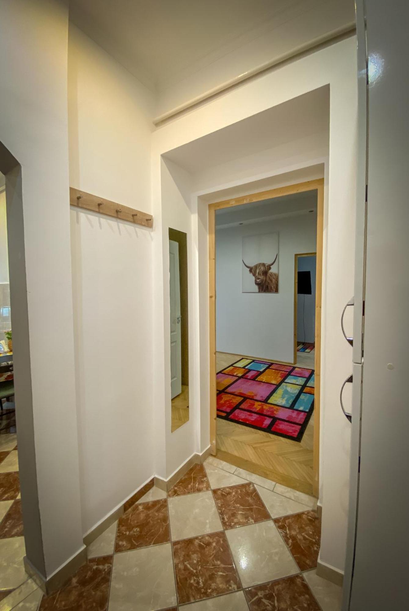 Lovely Central Apartment With Free Parking, Koezponthoz Koezeli 3 Szobas Lakas Gyor Bagian luar foto