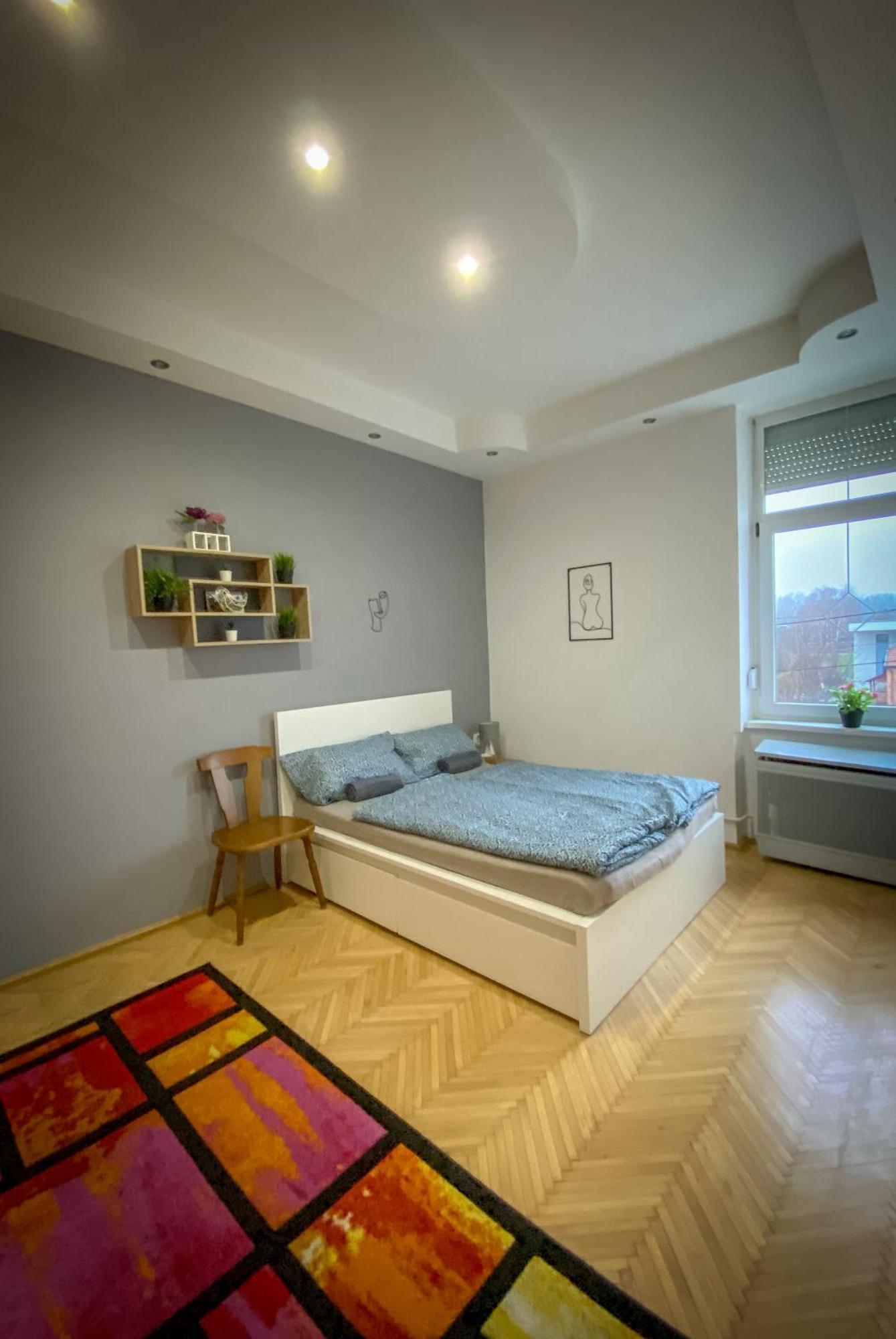 Lovely Central Apartment With Free Parking, Koezponthoz Koezeli 3 Szobas Lakas Gyor Bagian luar foto
