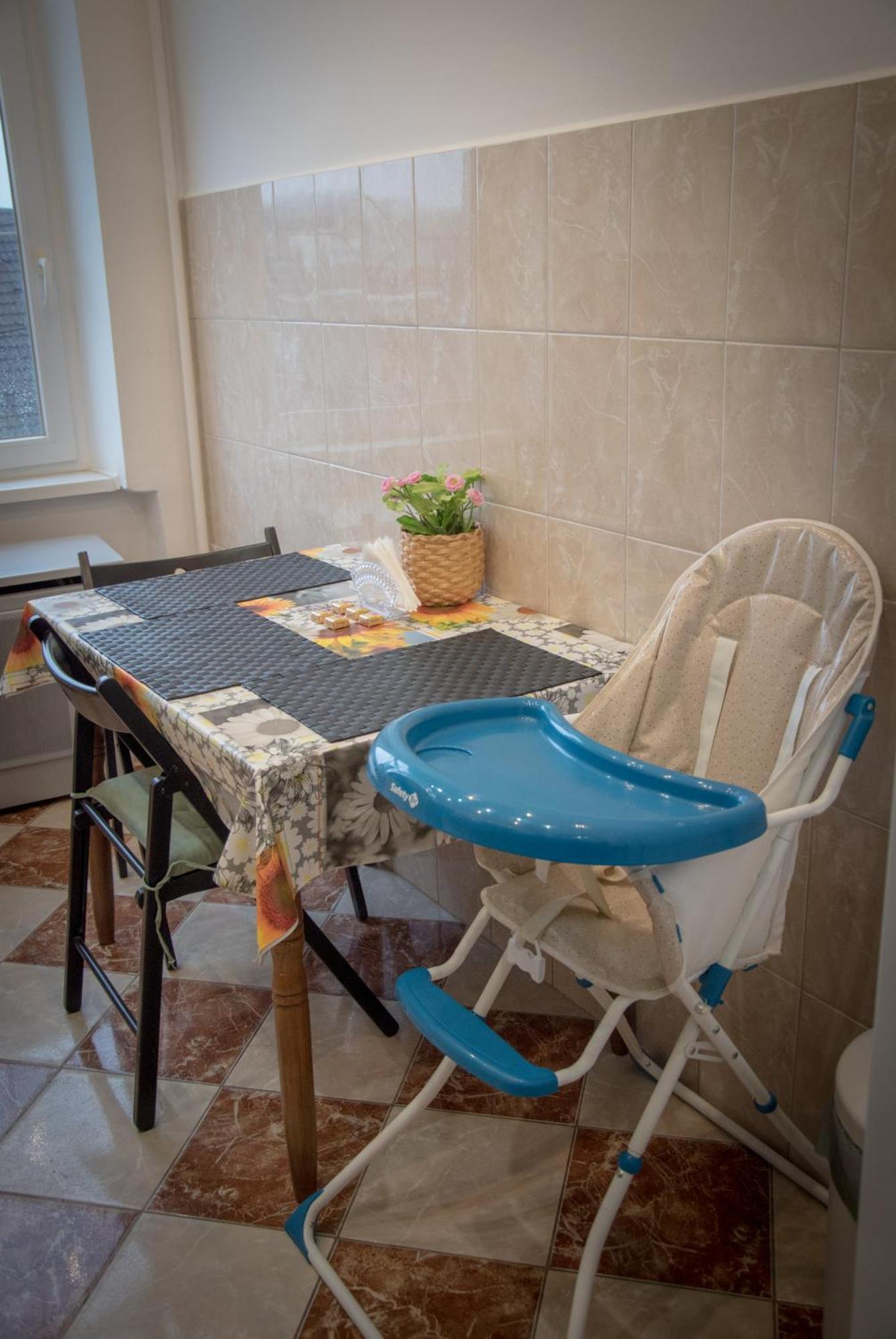 Lovely Central Apartment With Free Parking, Koezponthoz Koezeli 3 Szobas Lakas Gyor Bagian luar foto
